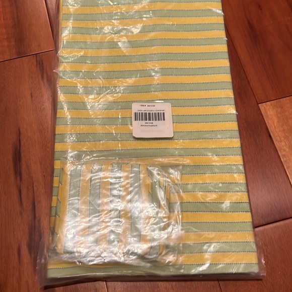 Brand New At Home America Lemon Lime Table Runner and Coaster Set - Picture 3 of 4